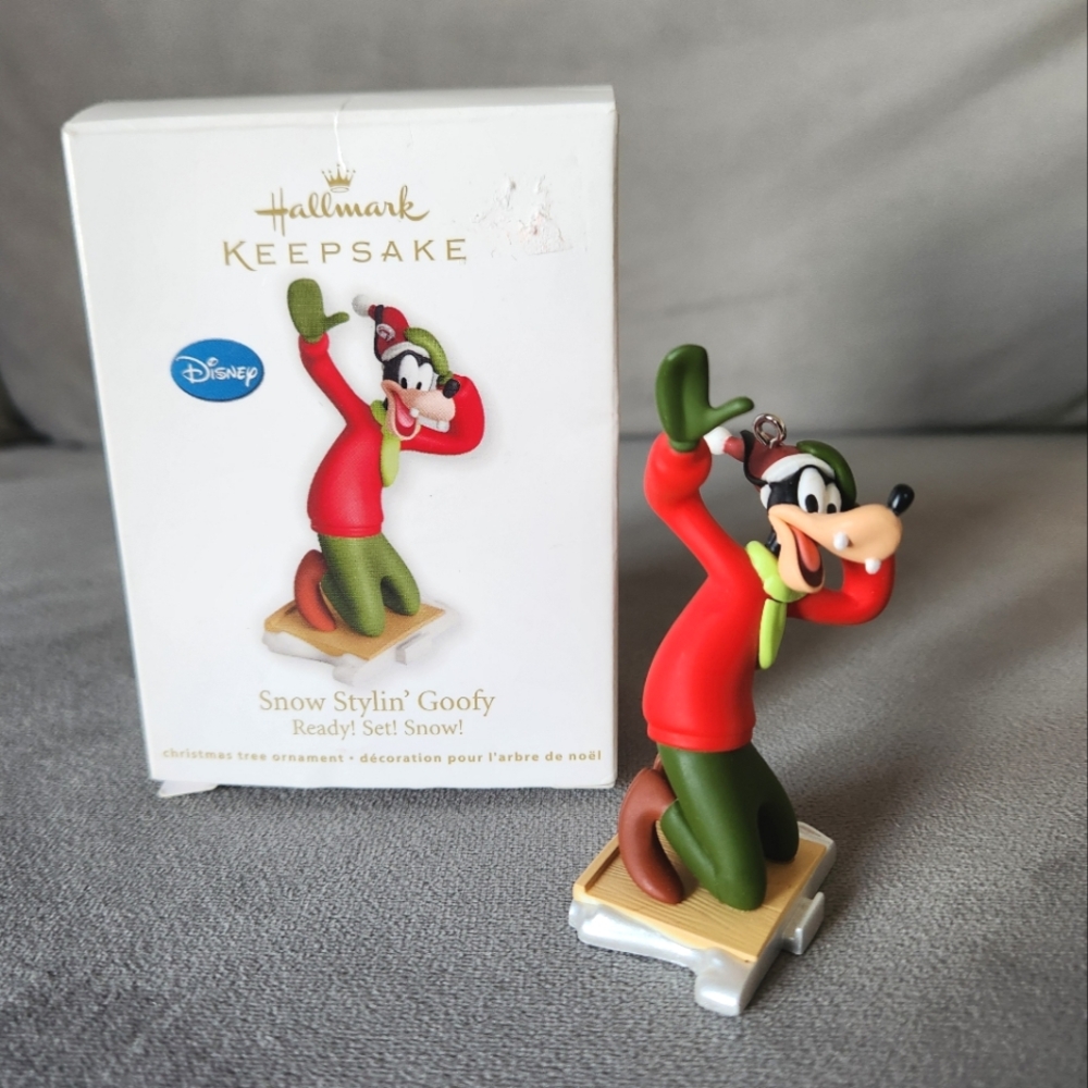 Hallmark Keepsake Ornament 2012 Snow Stylin’ Goofy - Disney